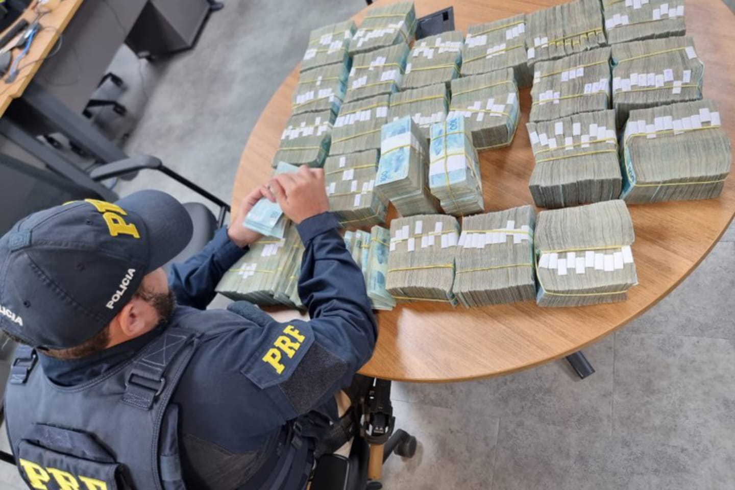 PRF apreende mais de dois milhões e meio de reais no sudeste do Pará
