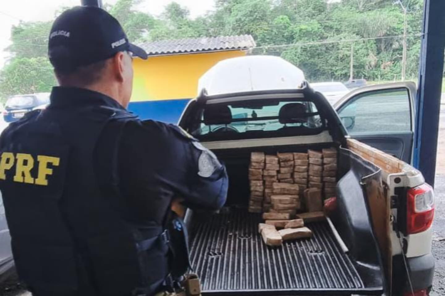 PRF apreende 80 kg de pasta base de cocaína em Castanhal