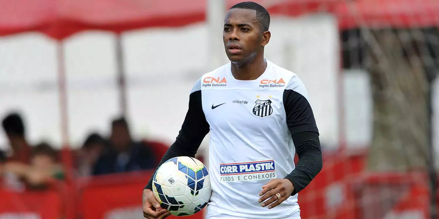 Itália pede ao Brasil extradição de Robinho, condenado por estupro no país