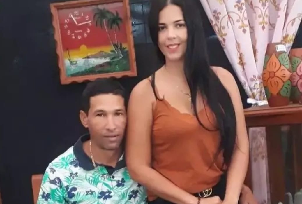 Marido mata esposa com tiro na testa na frente da filha