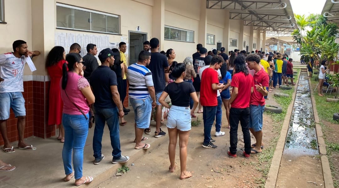 Eleitores enfrentam longas filas em locais de votação em Marabá