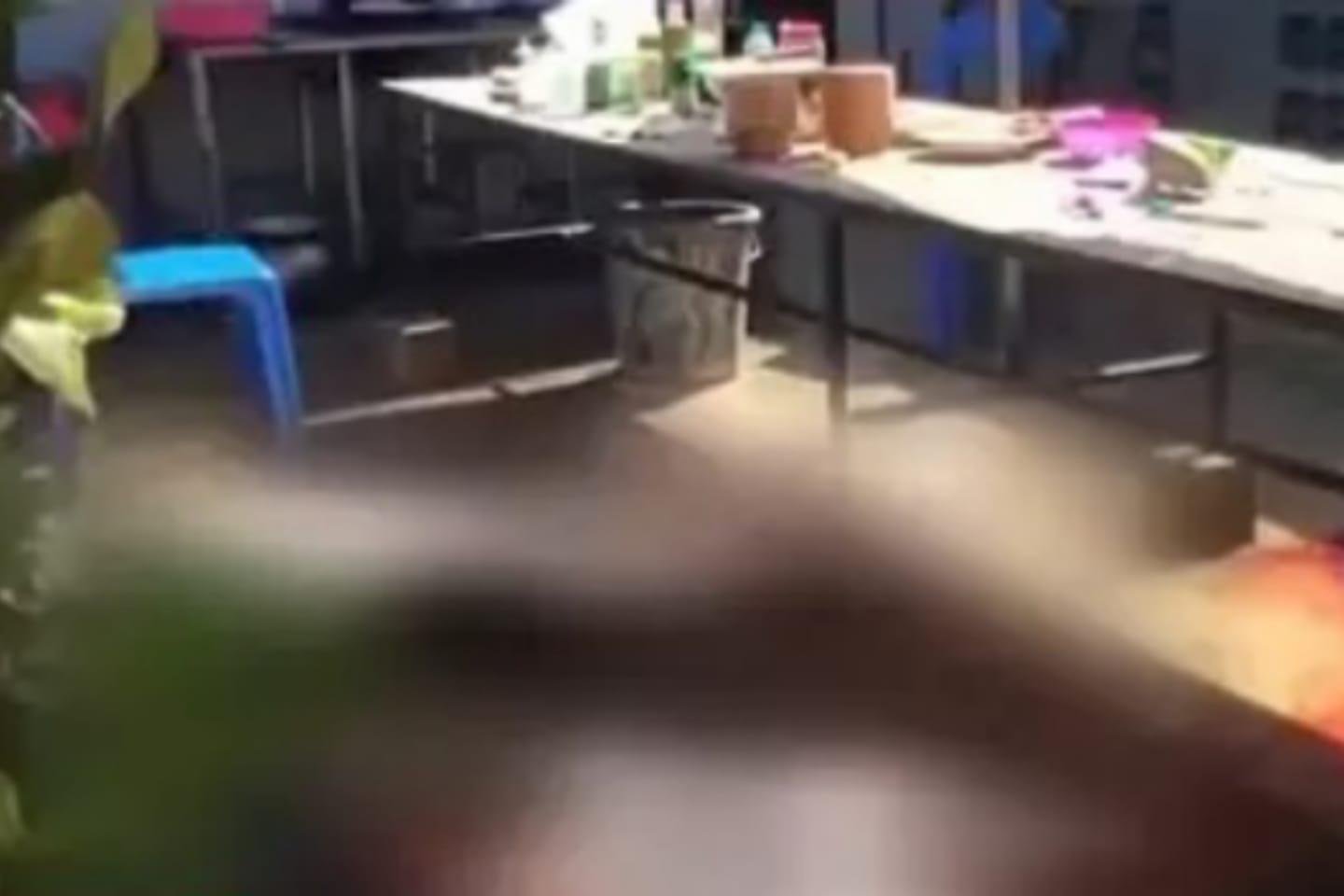 Ex-policial abre fogo em creche e mata 34 pessoas, sendo 22 crianças