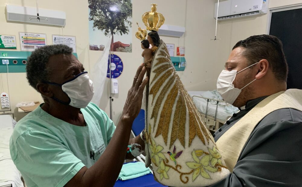 Na semana do Círio, imagem de Nossa Senhora de Nazaré visita o Hospital Regional de Marabá