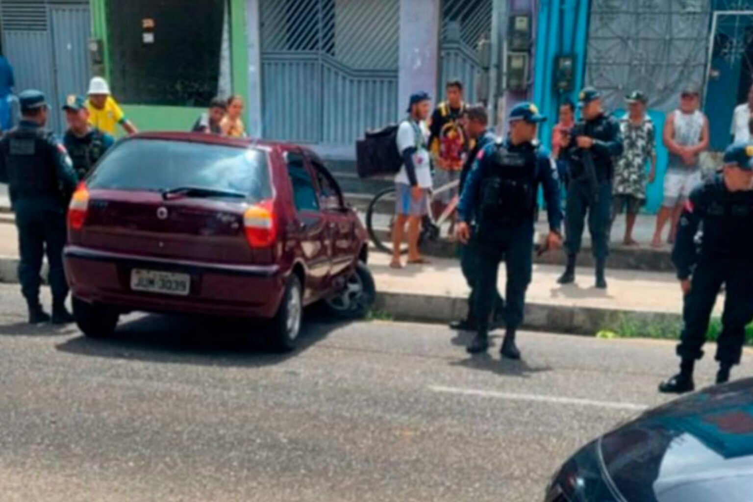Ladrão bate carro roubado após perseguição policial no Pará
