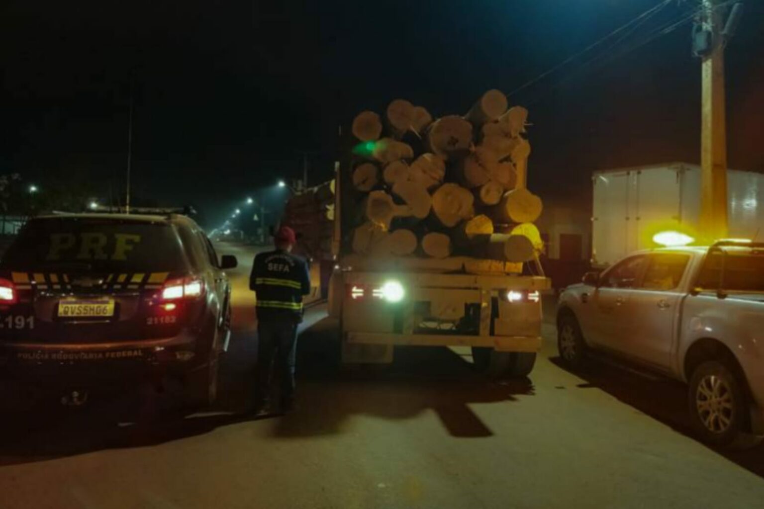 Equipe da Sefa apreende cargas de madeira e óleo diesel em Dom Eliseu