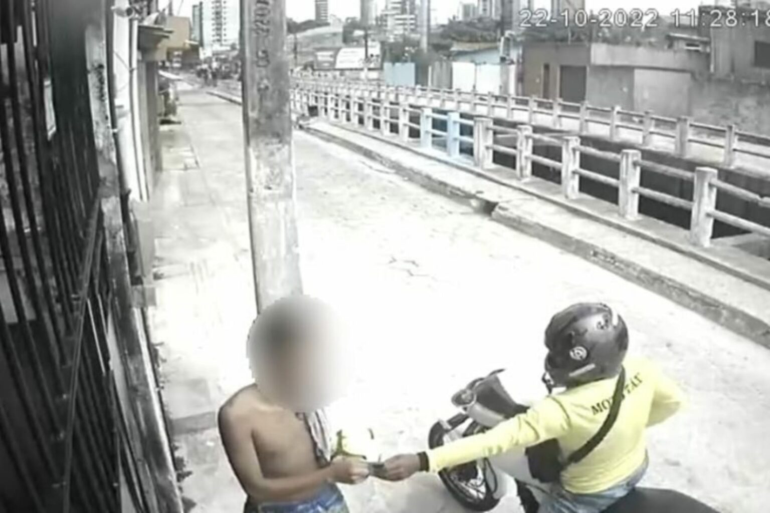 Com roupa de mototáxi, homem assalta jovem na porta de casa no Pará