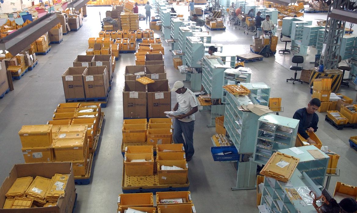 Correios realizam leilão de mais de 40 mil itens esquecidos
