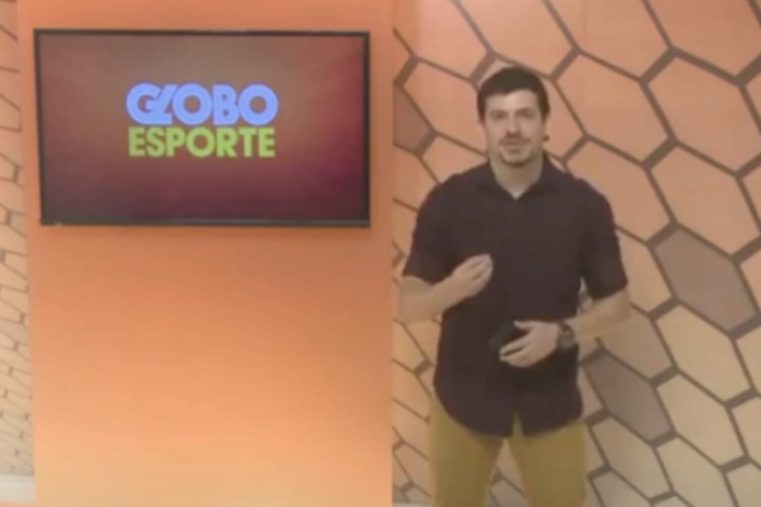 Jornalista é demitido após post sobre facada em Bolsonaro