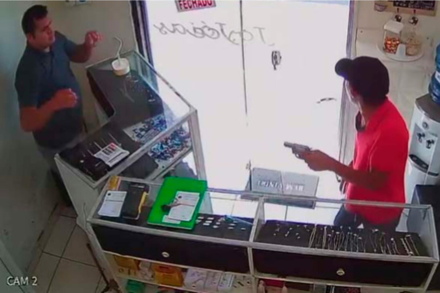 Criminoso armado se passa por cliente para assaltar joalheria no oeste do Pará