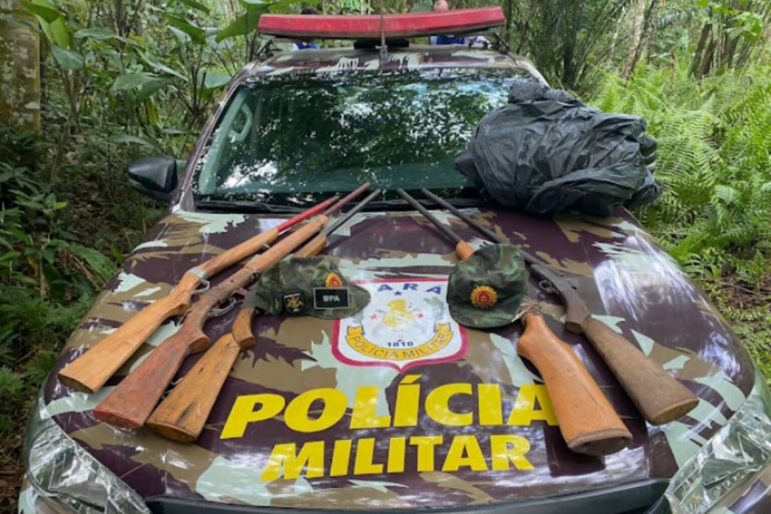 PM apreende cinco armas escondidas em reserva ambiental no Pará