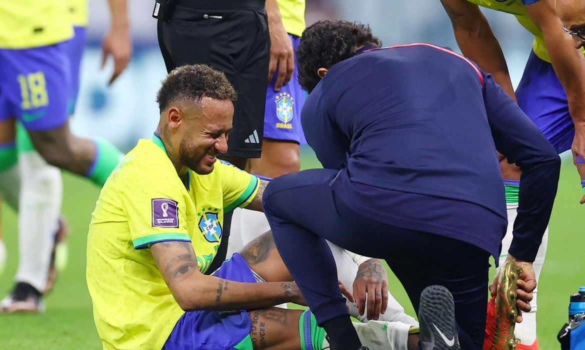 Neymar e Danilo estão fora do jogo contra a Suíça