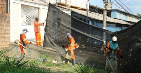 Prefeitura de Marabá intensifica serviço de roçagem e limpeza de grotas e bueiros