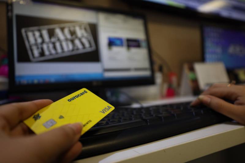 Consumidor deve ficar atento a links fraudulentos ao comprar on-line na Black Friday