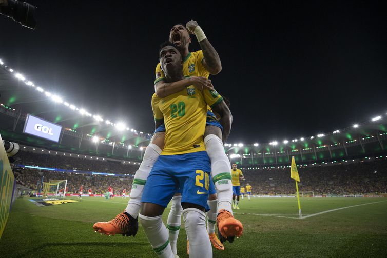 Tite opta por Vinícius Júnior para estreia do Brasil na Copa