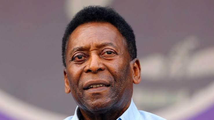 Pelé é internado com inchaço, insuficiência cardíaca e confusão mental