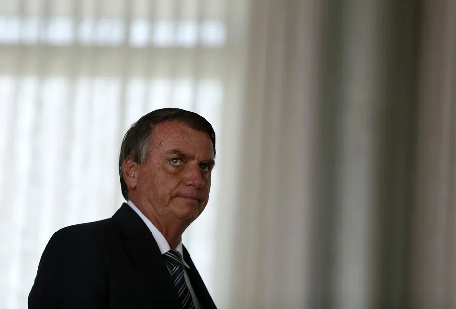 Bolsonaro dá entrada em hospital com dores abdominais