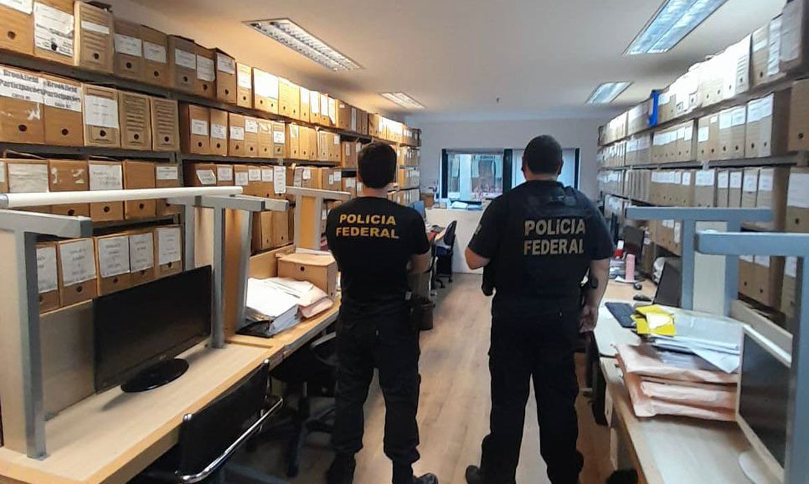 Polícia Federal investiga esquema de corrupção na Fundação Getúlio Vargas