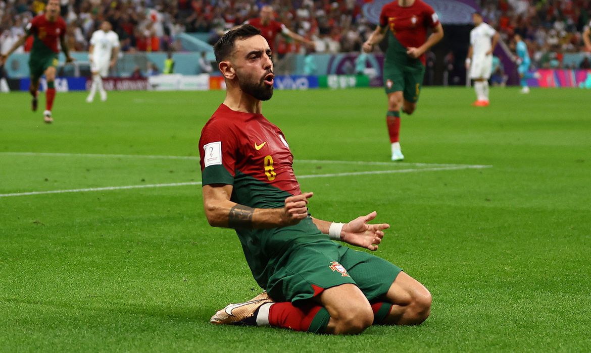 Bruno Fernandes brilha e garante vaga de Portugal nas oitavas