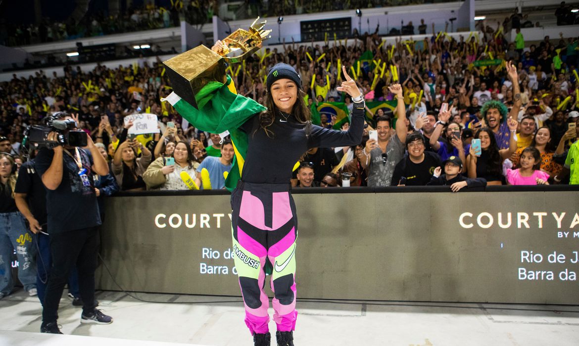 Rayssa Leal se torna campeã mundial de skate aos 14 anos