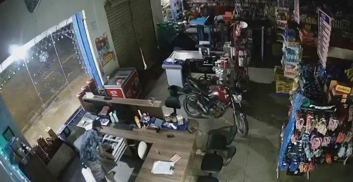 Jovem furta duas vezes o mesmo supermercado no sul do Pará