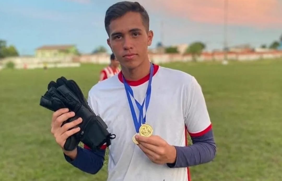 Goleiro sofre mal súbito durante partida de futebol e morre no Acre