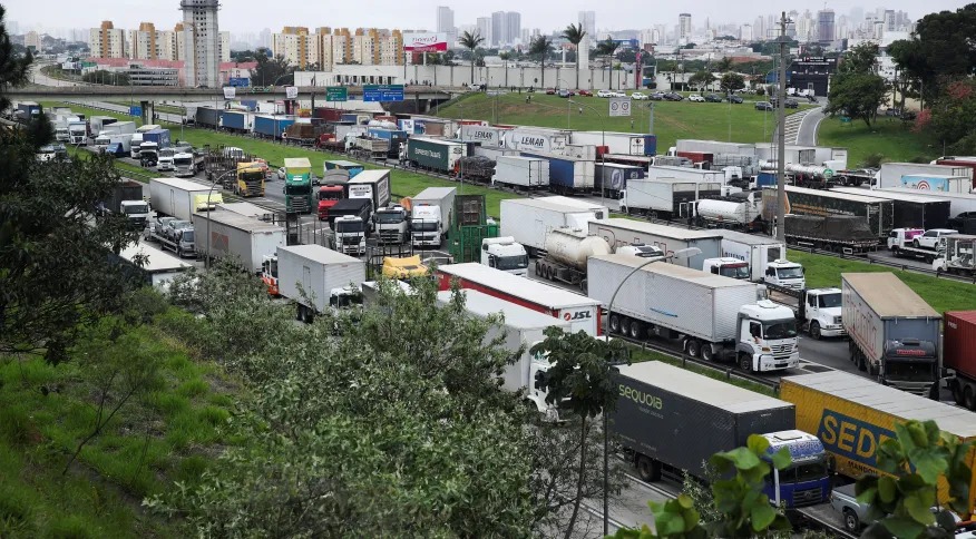 Protestos contra a vitória de Lula em rodovias seguem ativos em 17 estados no Brasil