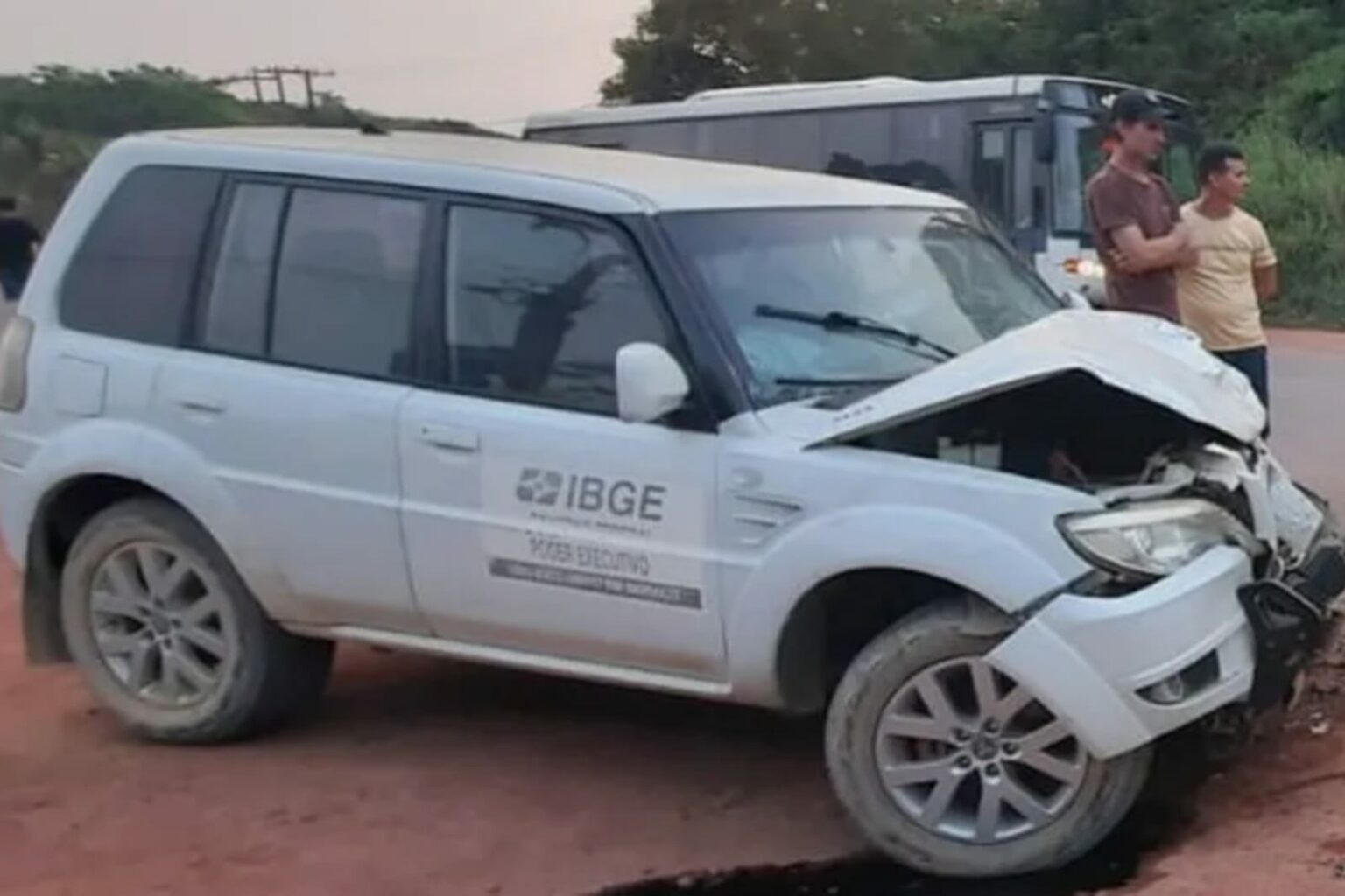 Carro do IBGE colide com outro veículo no oeste do Pará