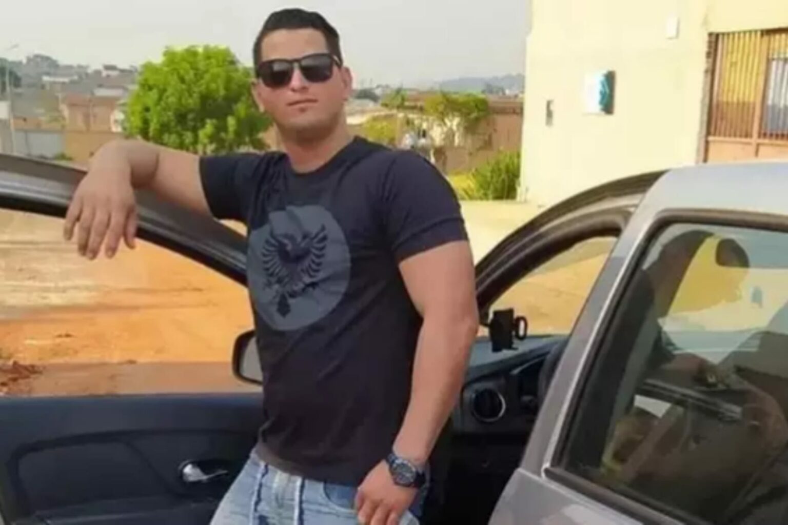 Motorista morre após atingir veículos e bater contra barreira de pedra na PA-275