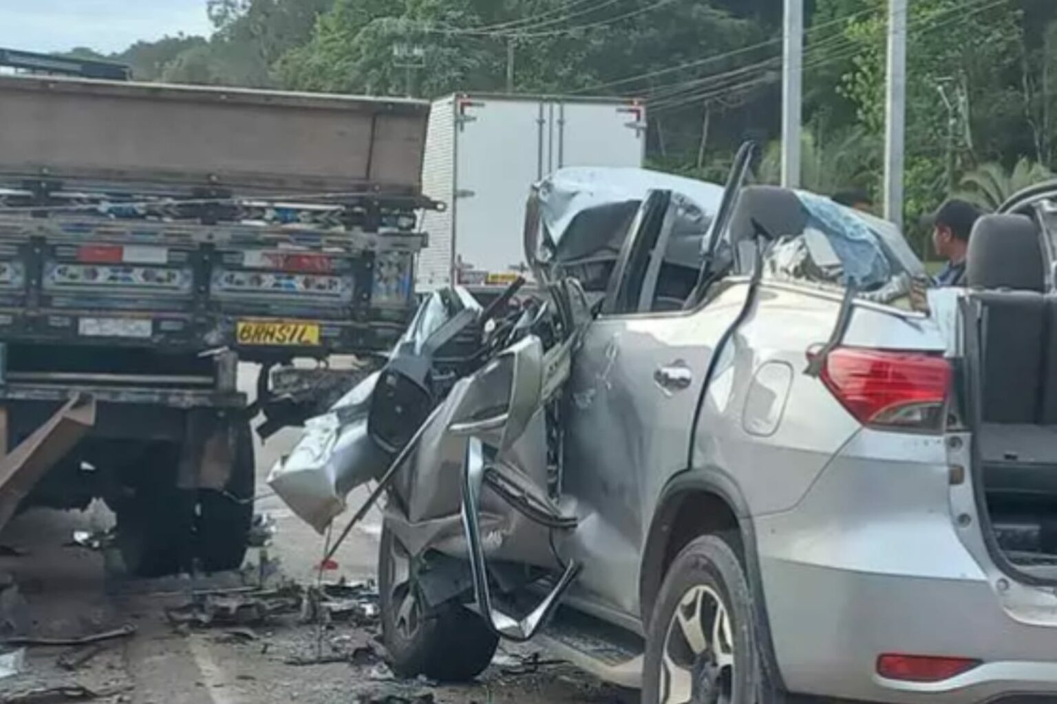 Carreta parte homem ao meio em acidente na BR-316