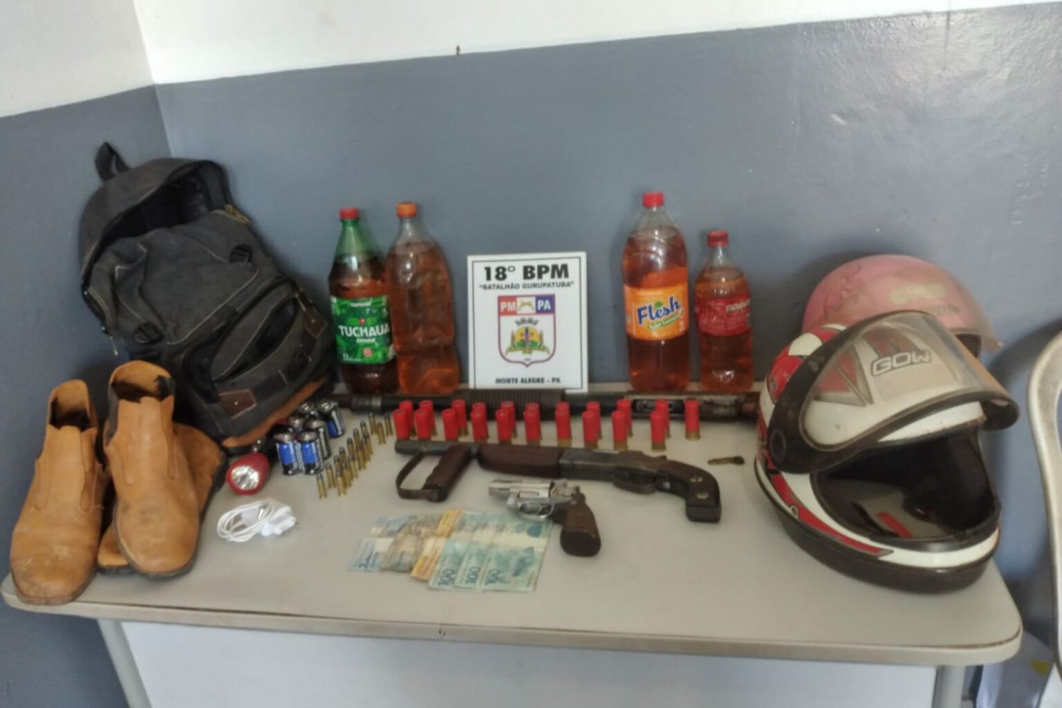 Trio é preso com droga, armas e uma motocicleta roubada em Monte Alegre