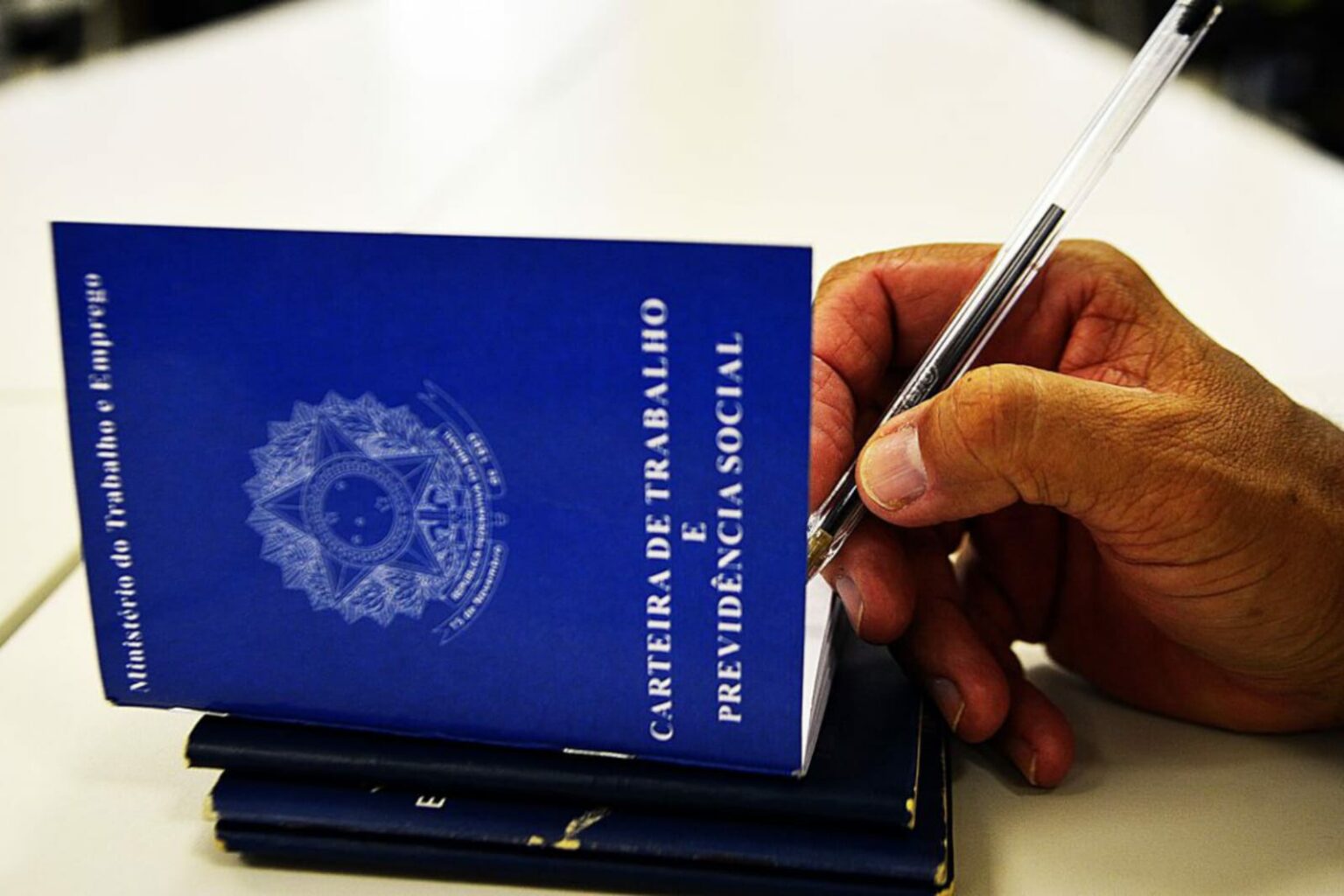 Brasil gera 159 mil empregos formais em outubro