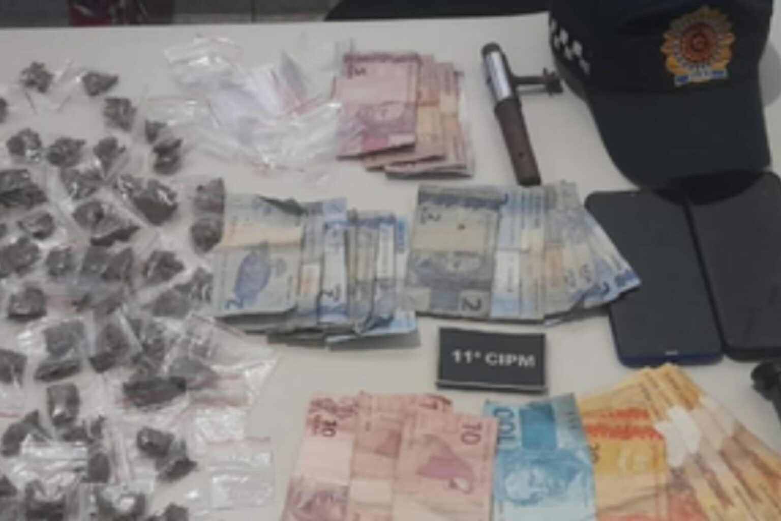 PM apreende drogas, simulacro e dinheiro em Rondon do Pará
