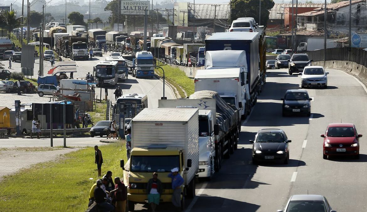 Estradas federais têm 11 interdições e sete bloqueios, diz PRF