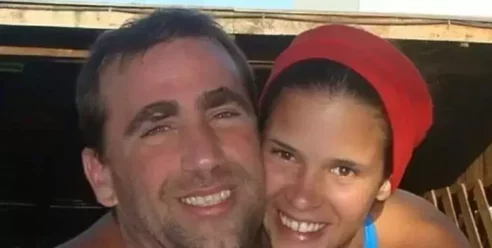 Turista morre após ser arrastada por onda gigante enquanto tirava selfie