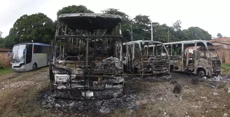 PC investiga causas do incêndio que destruiu três ônibus no Pará