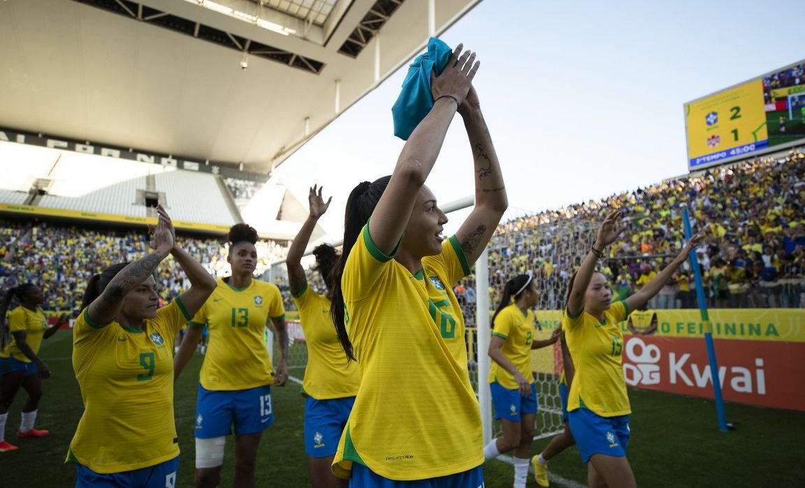 Seleção feminina bate Canadá nos acréscimos em último amistoso de 2022