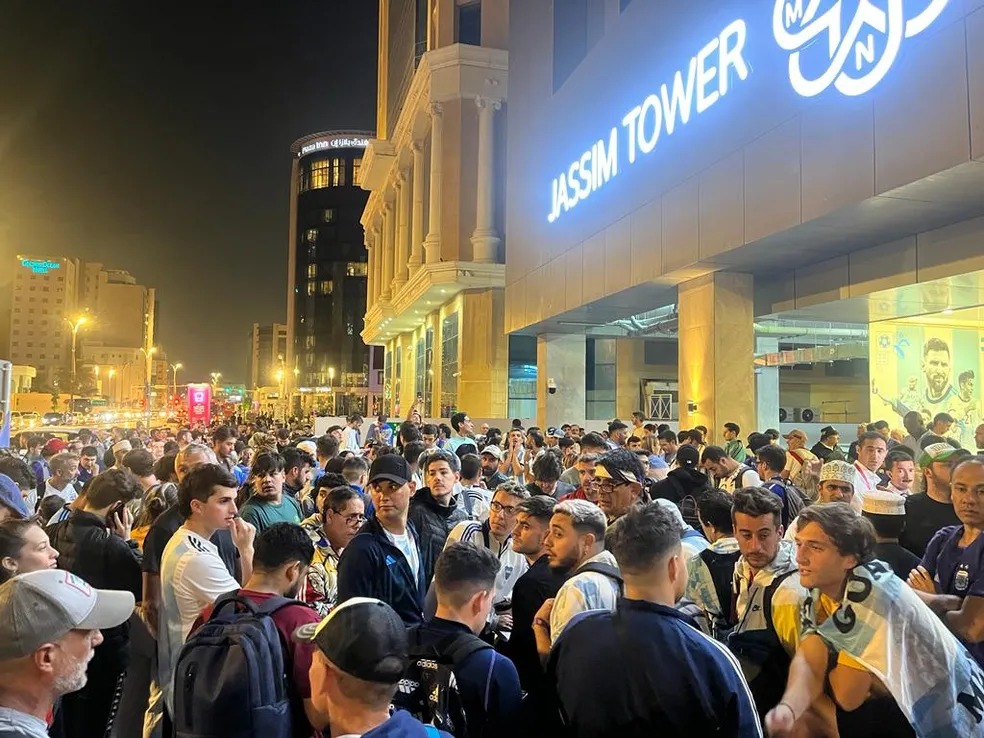 Argentinos sem ingressos para a final protestam no Catar