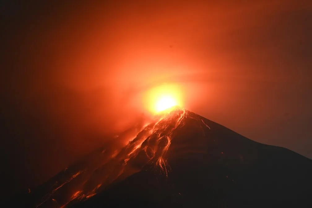 Vulcão de Fogo entra em erupção na Guatemala
