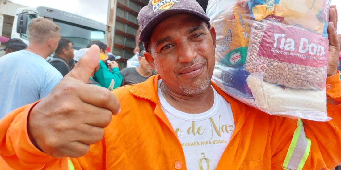 Agentes de conservação recebem cestas de alimentos em Marabá