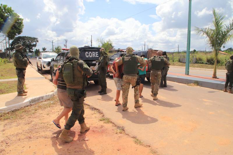 Suspeitos de assalto a bancos em Garrafão do Norte são transferidos para Belém