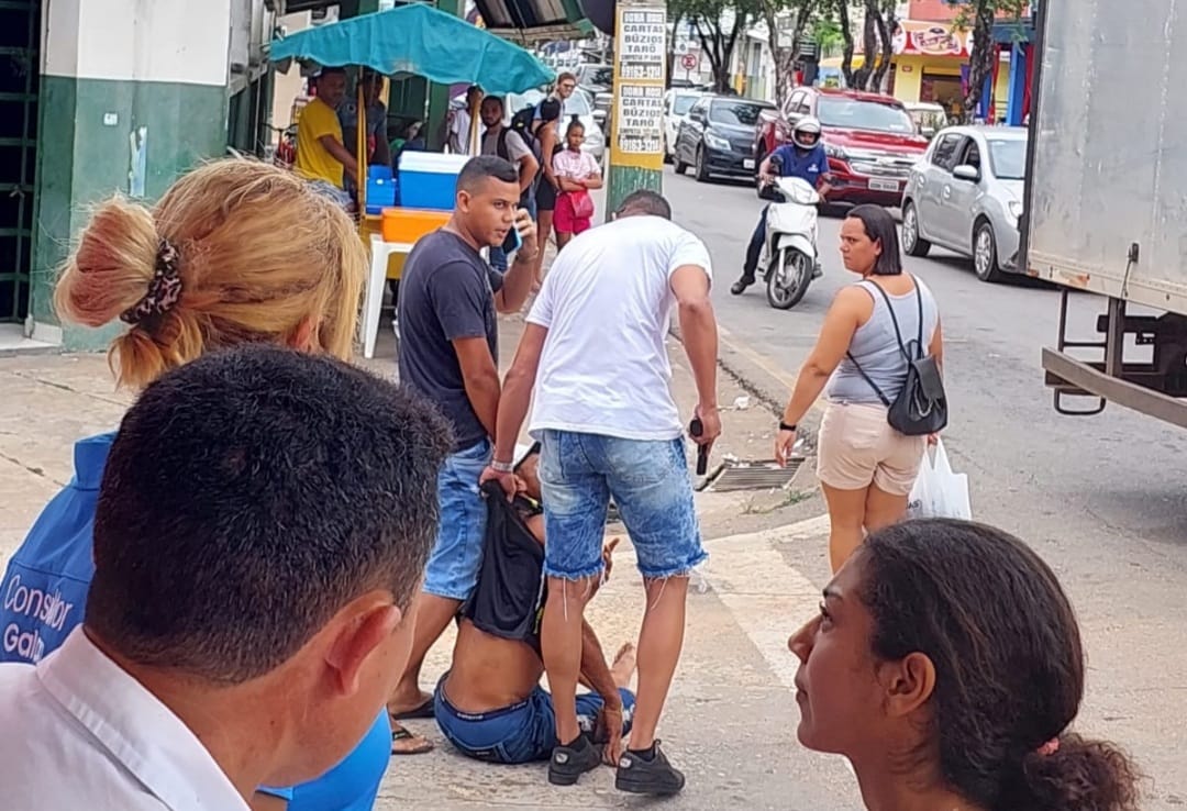 Vídeo: ‘Ladrão de galinha’ leva surra durante tentativa de furto em loja de Marabá