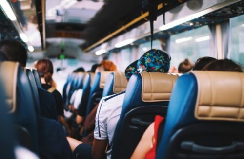 Prefeitura de Canaã divulga datas para recadastramento no serviço de transporte universitário