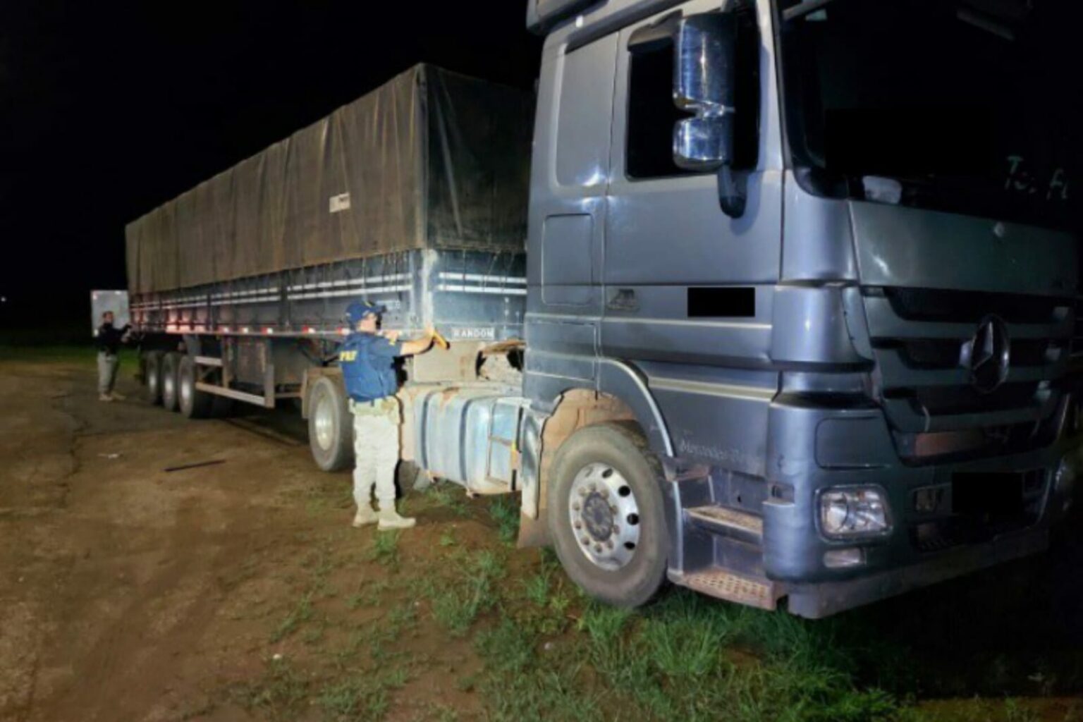 PRF apreende 32,9 m³ de madeira da espécie Ipê em Altamira
