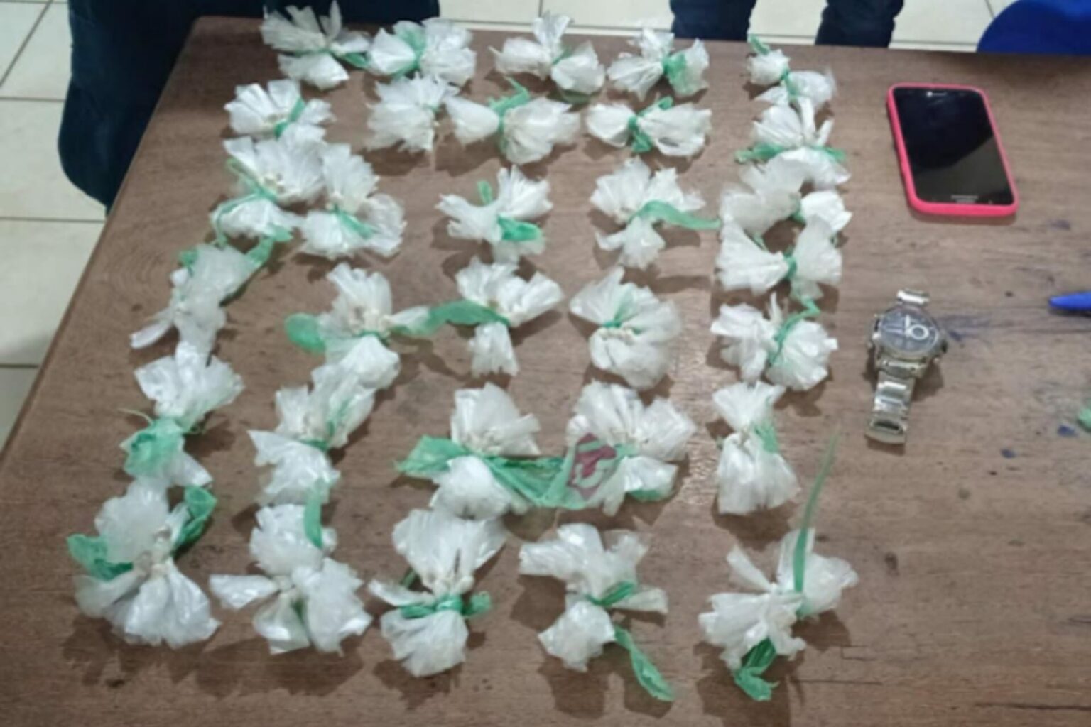 PM prende traficante com mais de 300 pedras de oxi em Tucuruí