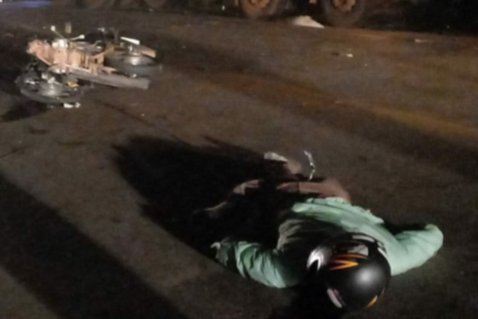 Colisão entre moto e caminhão deixa jovem morto em Parauapebas
