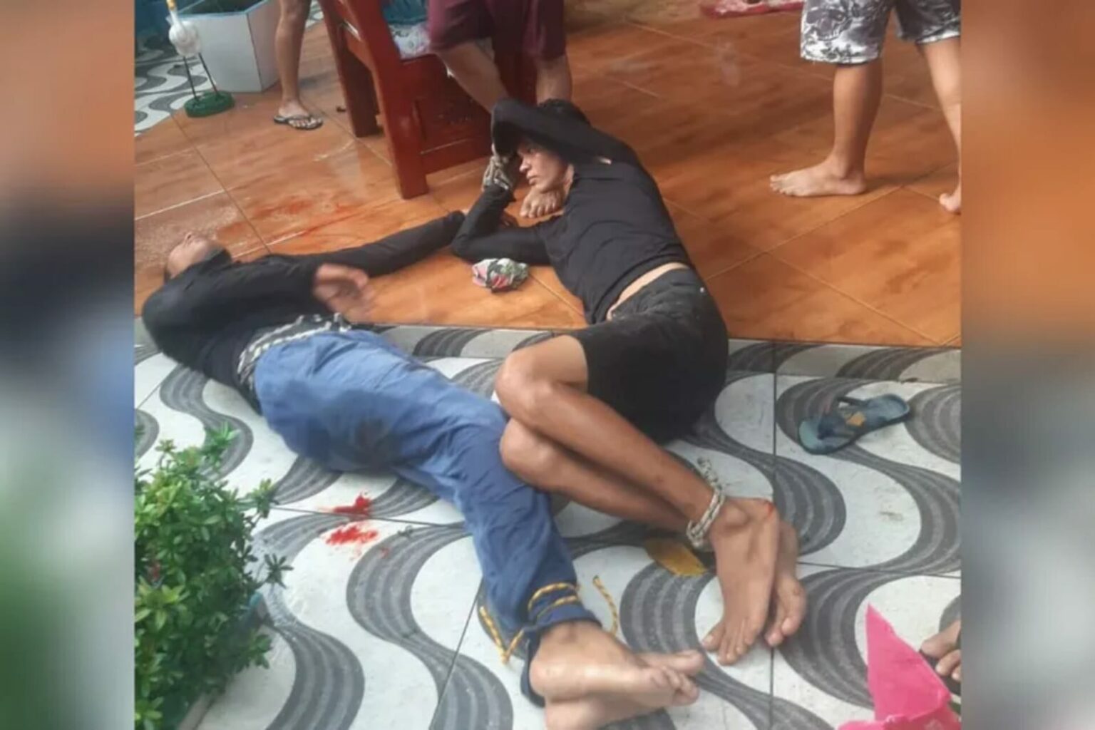 Dupla de assaltantes é amarrada por populares em Oriximiná