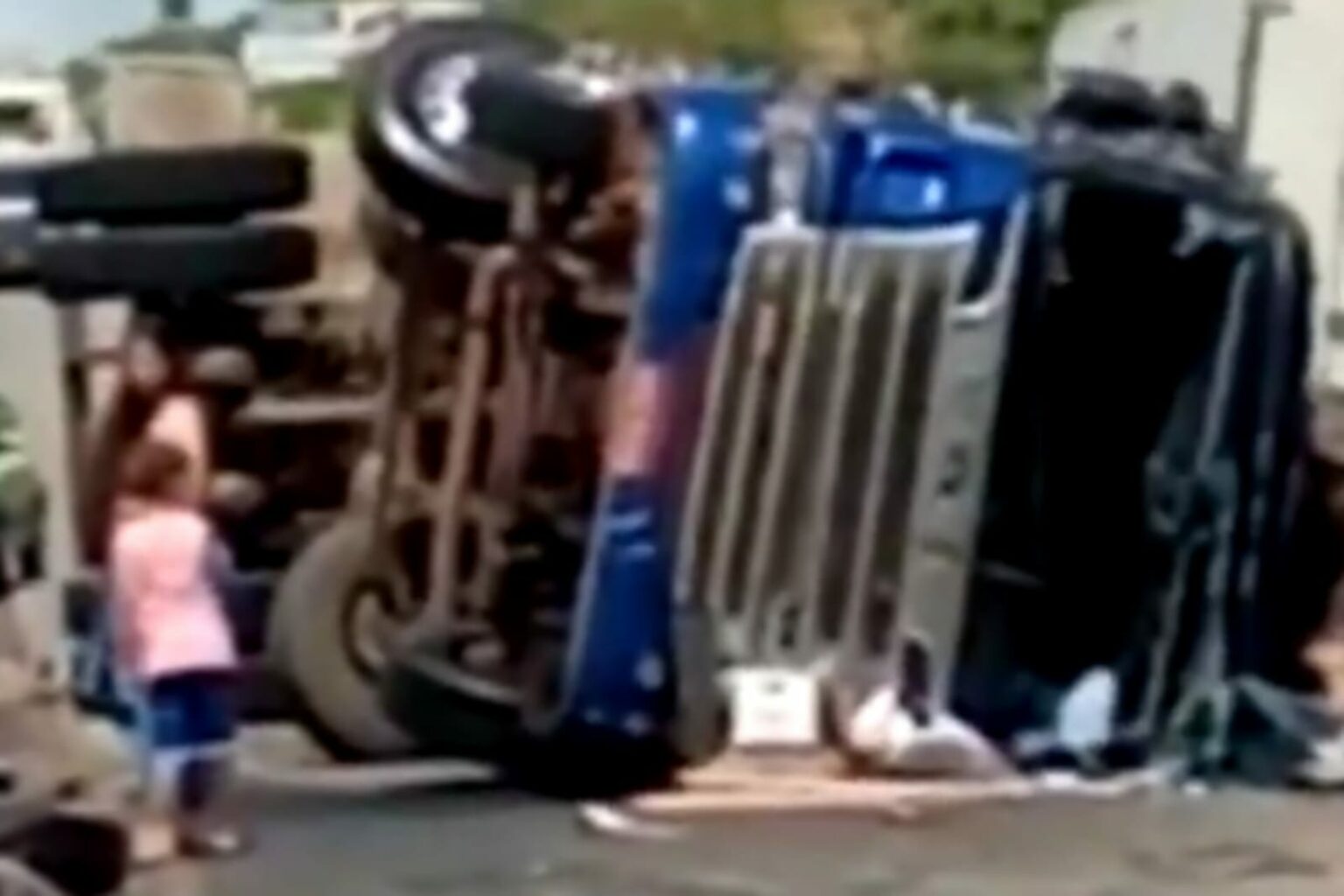 Caminhões se envolvem em acidente e motorista morre na BR-010