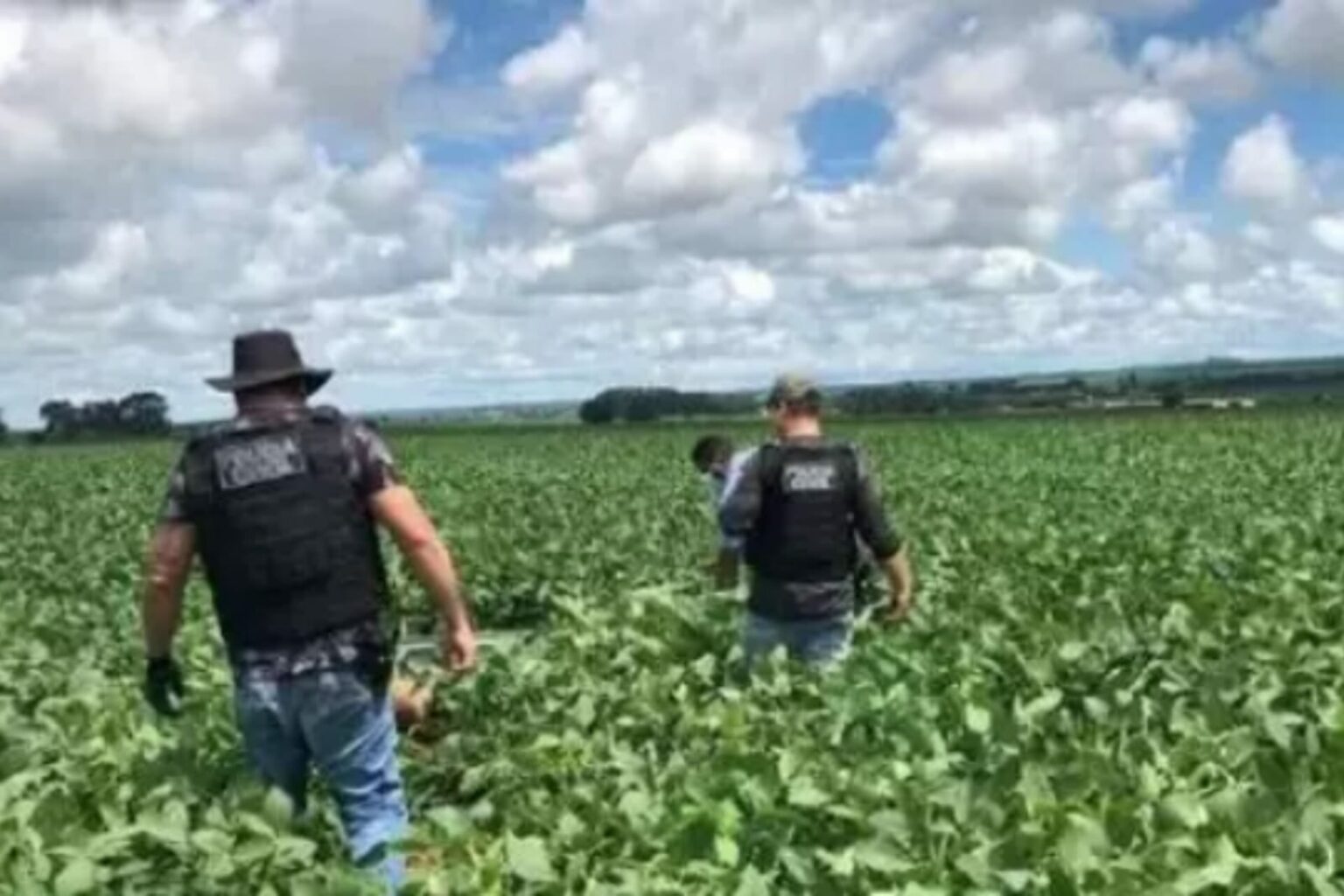 Mãe mata jovem e diz que ele confessou estupro da filha dela, de 2 anos