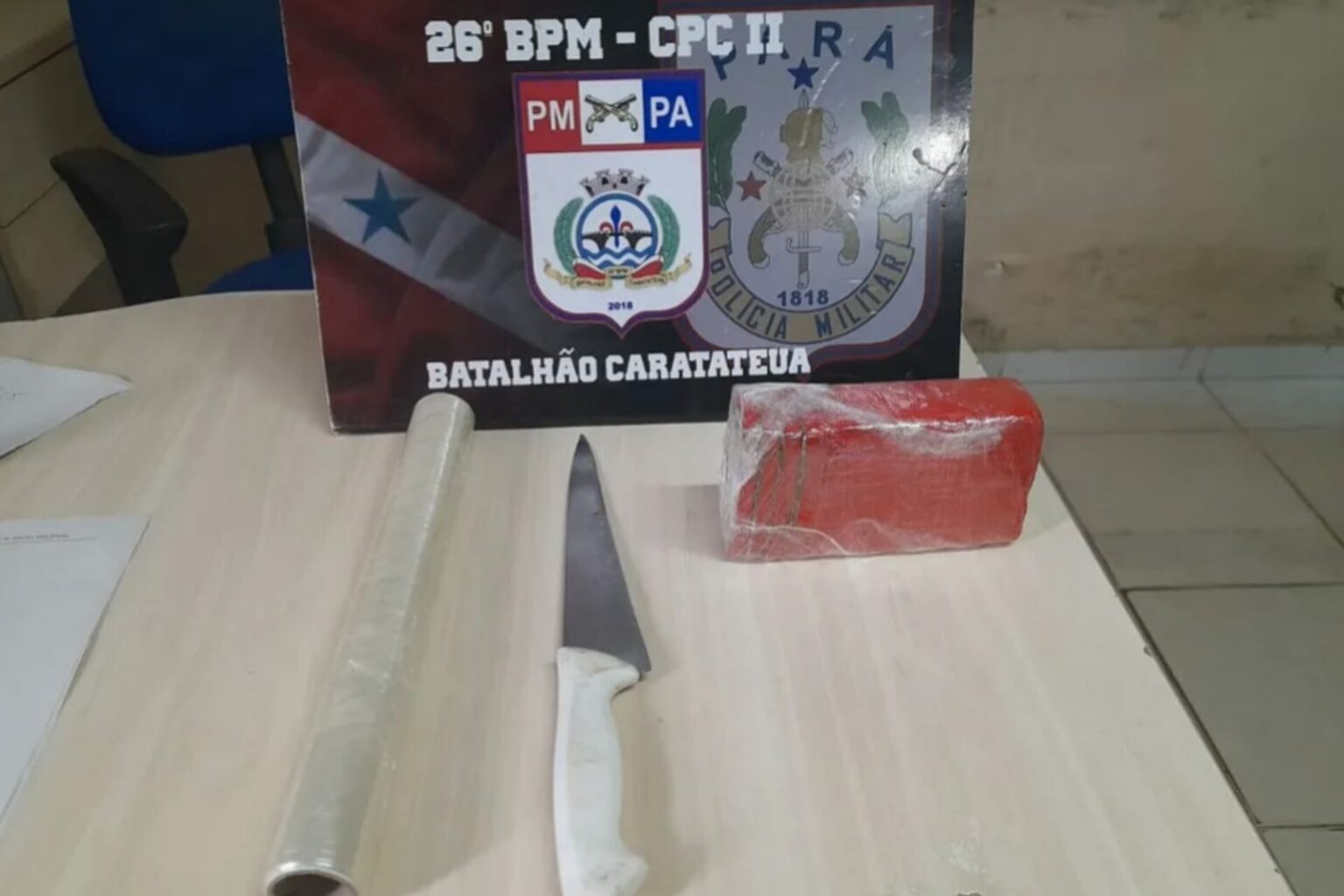 PM prende dupla que usava serviço de aplicativo para traficar drogas em Outeiro