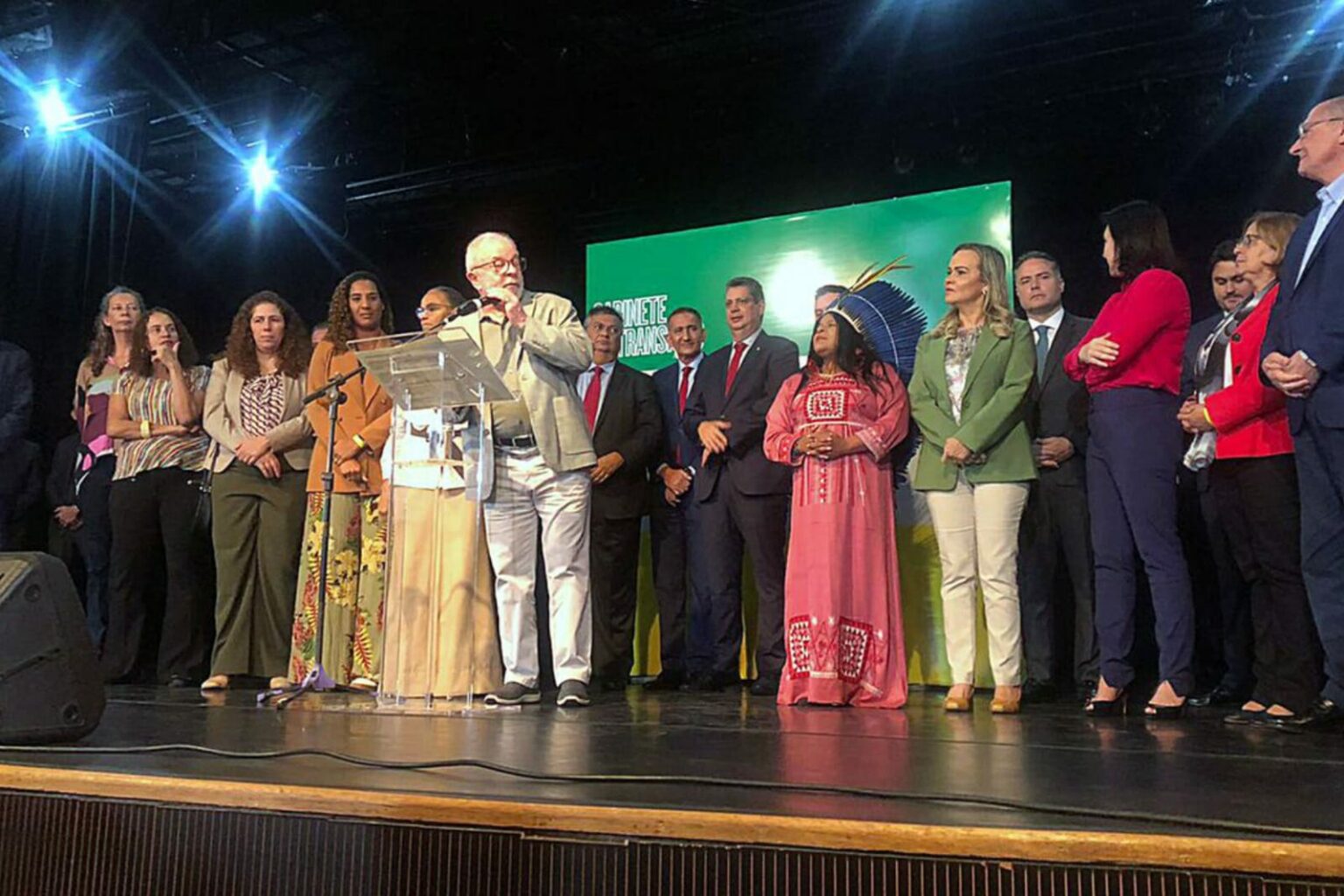 Lula anuncia últimos 16 ministros do novo governo